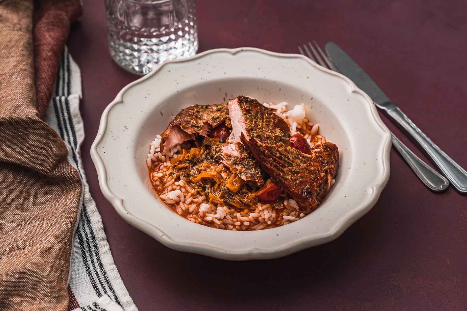 Suomut putoilevat suomalaisten silmiltä – kotimainen kirjolohi ohitti Norjan lohen mielikuvatutkimuksessa